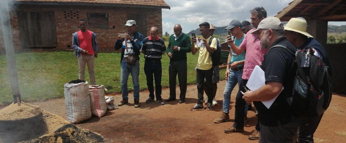 Partage entre les chercheurs du Cirad et le Ceffel à Antsirabe © A. Napoli, Cirad