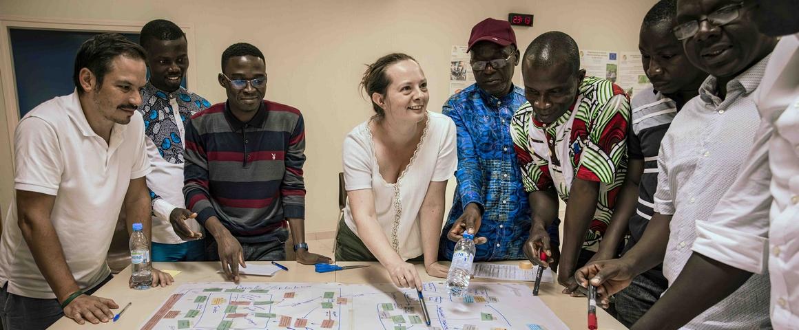 Emilie Deletre participe à un atelier avec des maraîchers du côté de Yamoussoukro, en Côte d'Ivoire © R. Belmin, Cirad